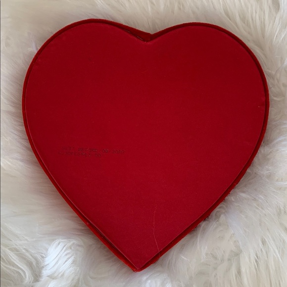 ❤️ Red Velvet Heart-Shaped Candy Box Valentine’s ❤️ - Picture 3 of 6